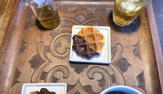 工房兼ギャラリー「いぶり工藝舎」で伝統工芸士の作品を鑑賞する