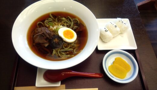 レストラン「Poroni」のイタドリそばとアイヌ刺繍